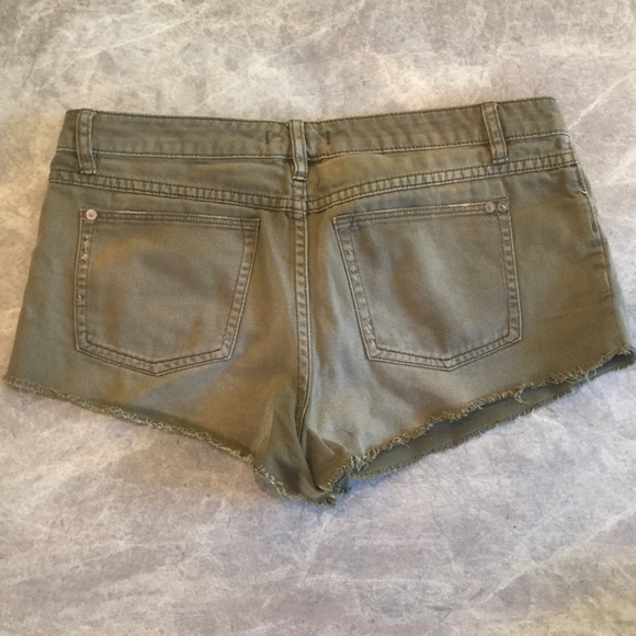 🌿Free People Distress Shorts🌿 - Picture 3 of 4